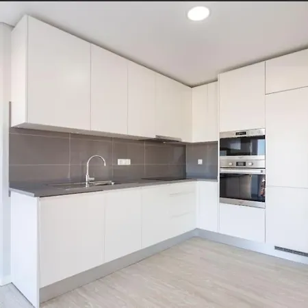 Lindo Apto Com Vista Desafogada Daire Odivelas (Lisbon)