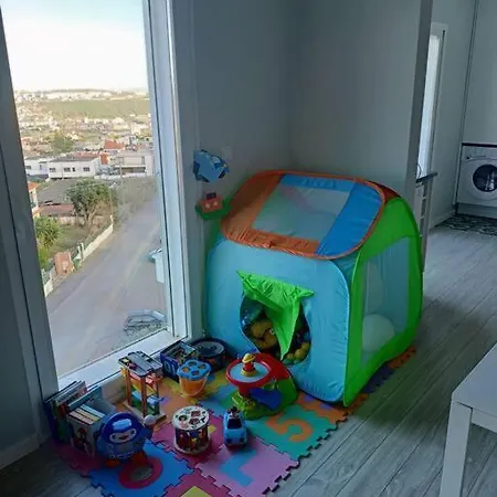 Lindo Apto Com Vista Desafogada Odivelas (Lisbon)