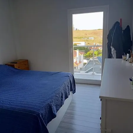 Lindo Apto Com Vista Desafogada * Odivelas (Lisbon)